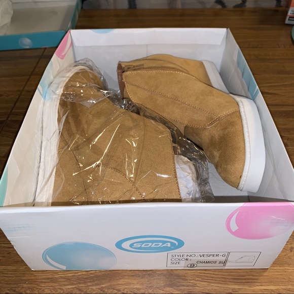 Soda Vesper Hidden Wedge Heel Sneakers Sporty Elastic NWT - Picture 14 of 16